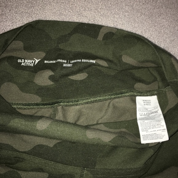 Old Navy Camo High Rise Leggings - Picture 4 of 6
